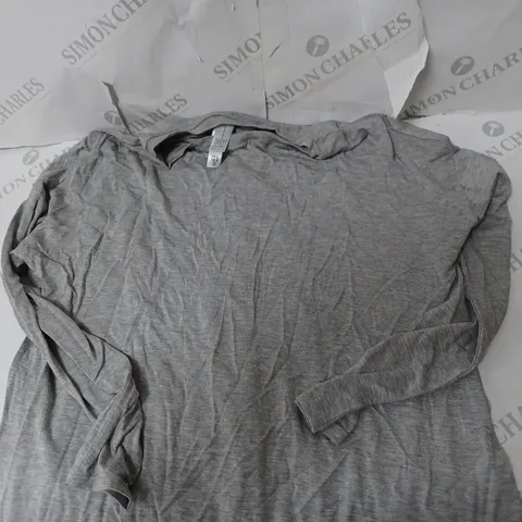 APPROXIMATELY 10 CLOTHING INCLUDING: LOMG SLEEVE SHIRTS BY WYNNE LAYERS (ALL OF DIFFERENT SIZES AND COLOURS)