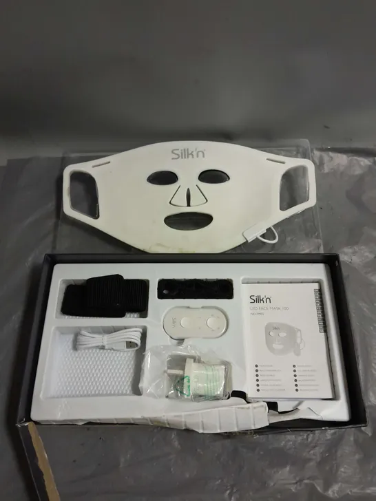 BOXED SILK'N LED FACE MASK 100 ANTI-AGEING AND REDUCTION OF SKIN IMPERFECTIONS