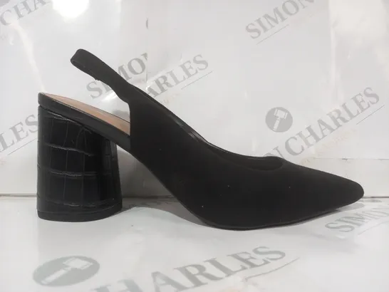 BOXED PAIR OF NEW LOOK LOVE YOUR SOLE POINTED TOE BLOCK HEEL SHOES IN BLACK SIZE 4