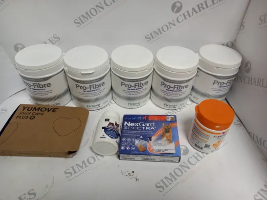 APPROXIMATELY 10 ASSORTED PET HEALTHCARE PRODUCTS TO INCLUDE PRO-FIBRE, NEXGUARD SPECTRA, JOINT CARE PLUS ETC 