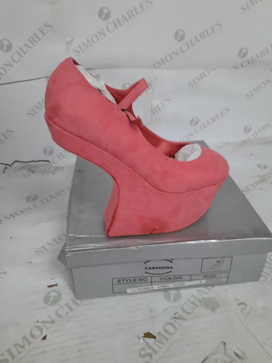 BOXED PAIR OF CASANDRA PLATFORM STRAP SHOE IN CORAL SUEDE SIZE 5
