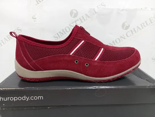 BOXED PAIR OF SHUROPODY ZIP UP TRAINERS IN RED - UK 7