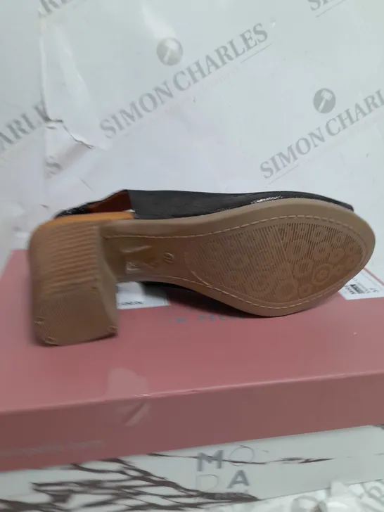 BOXED PAIR OF MODA IN PELLE  HEELED SHOES SIZE 4