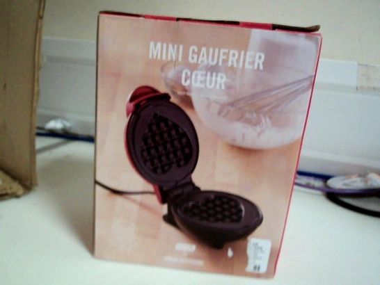 HEART MINI WAFFLE MAKER BY URBAN OUTFITTERS