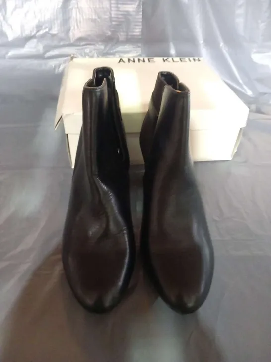 BOXED ANNE KLEIN SULLY BLACK ANKLE BOOTS SIZE 8