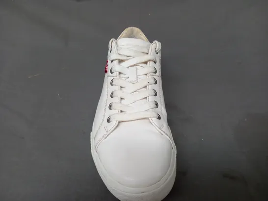 BOXED PAIR OF LEVI'S SHOES IN CREAM UK SIZE 7.5