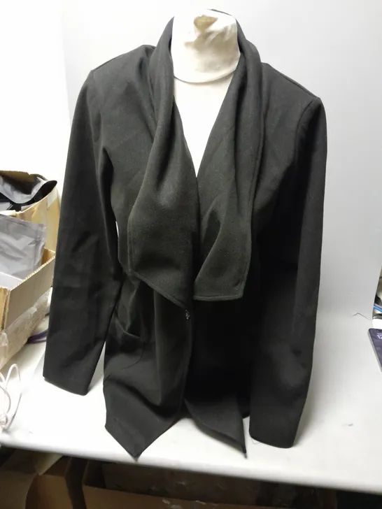 KIM&CO OPEN FRONT COLLARED JACKET IN BLACK SIZE L/G