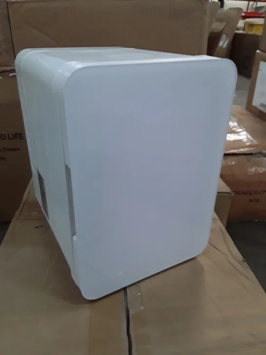 BOXED 12V MINI FRIDGE MODEL LL-4AL