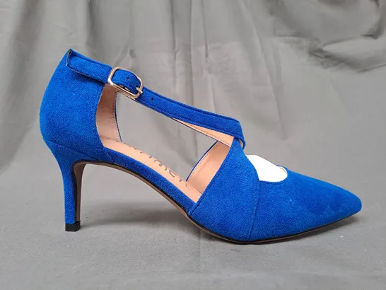 BOXED PAIR OF CASTAMERE POINTED TOE HEELED SHOES IN BLUE EU SIZE 35.5