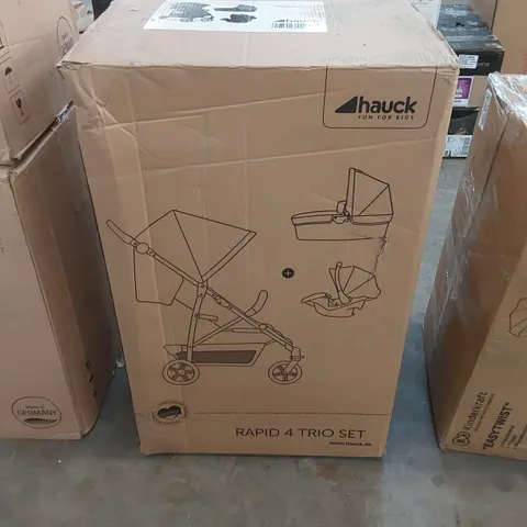 BOXED HAUCK RAPID 4 TRIO SET IN GREY - STROLLER SET (1 BOX)