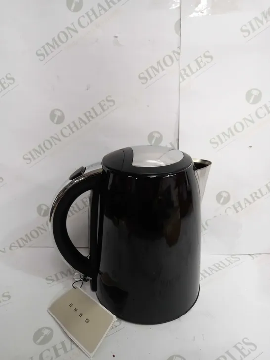 SMEGSMEG KLF03BLMUK 50’S STYLE JUG KETTLE- SOFT OPENING- 360 SWIVEL BASE- ANTI-SLIP FEET- 300W- 1.7L- BLACK