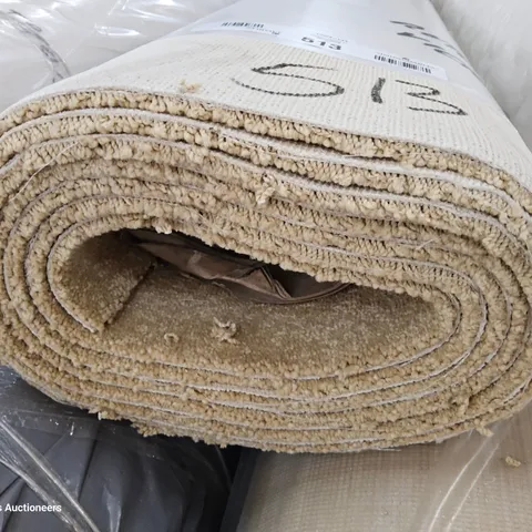 ROLL OF QUALITY AURA SAND DUNE CARPET APPROXIMATELY 4M × 4.4M