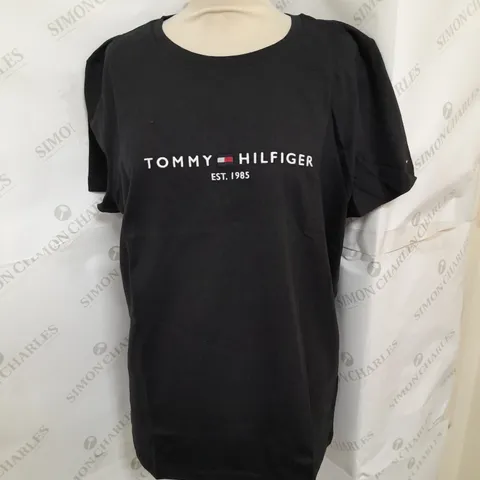 TOMMY HILFIGER EMBROIDERED TSHIRT IN BLACK SIZE 3XL