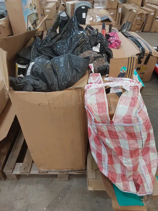 PALLET OF ASSORTED INCOMPLETE HOUSEHOLD ITEMS TO INCLUDE; GARDEN PLAYSET AND VACUUM CLEANER PARTS 