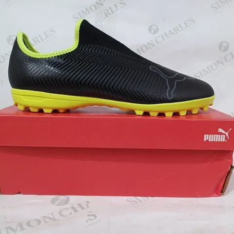 BOXED PAIR OF PUMA FINESSE SLIP-ON SHOES IN BLACK/YELLOW UK SIZE 11