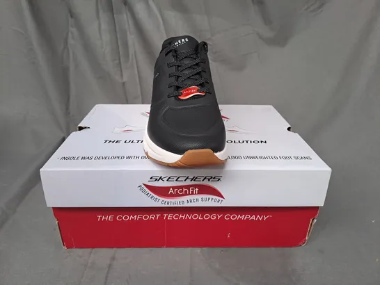 BOXED PAIR OF SKECHERS ARCH-FIT SHOES IN BLACK SIZE 6