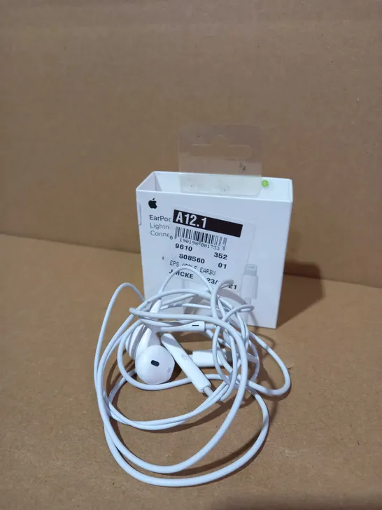 APPLE EARPODS WITH LIGHTENING CONNECTOR 