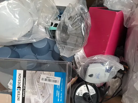 BOX OF APPROXIMATELY 20 ASSORTED HOUSEHOLD ITEMS TO INCLUDE USB SOLDERING IRON, PERSONAL LABEL MAKER, SHOWER HEAD, ETC