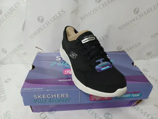 SKECHERS D'LUX BLACK TRAINER - SIZE UK 5.5