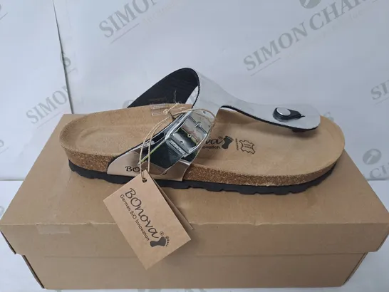 BOXED BONOVA SILVER OPEN TOED SANDALS SIZE 6