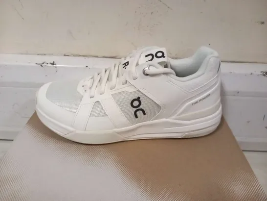 BOXED ON THE ROGER CLUBHOUSE PRO TRAINERS SIZE 5.5