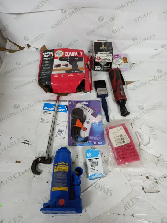 LARGE BOX OF APPROXIMATELY 25 ASSORTED HOUSEHOLD GOODS TO INCLUDE SILIRUB 2, CABLE TIE GUN, MARKSMAN PEN, AND SCREEN PROTECTOR ETC.