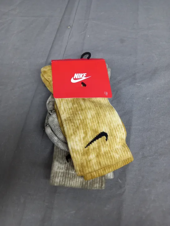 NIKE WASHED SOCKS IN GREY & YELLOW - UK 2-5