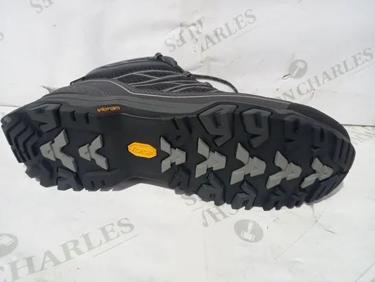 BOXED PAIR OF BERGHAUS VIBRAM SHOES IN GREY/BLACK UK SIZE 9