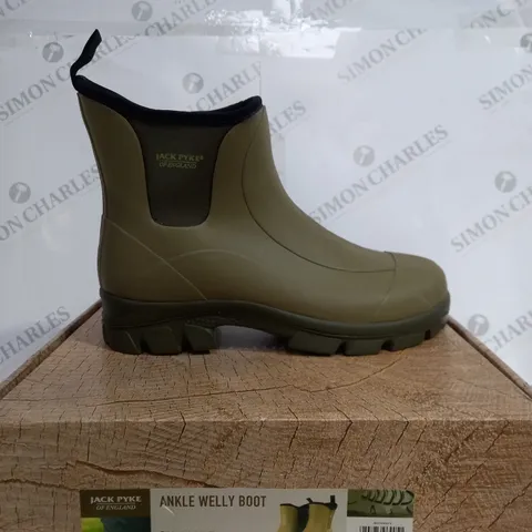 BOXED JACK PYKE ANKLE WELLY BOOT IN KHAKI - SIZE 10