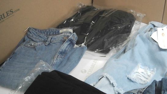 LOT OF APPROX 6 DEMIN PRODUCTS OF VARYING SIZES/COLOURS/STYLES TO INCLUDE: ISAWITFIRST RIPPED JEANS, GAP DENIM JACKET SIZE SMALL, LIGHT BLUE DENIM SHORTS SIZE 12