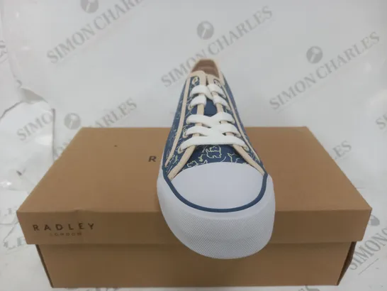 BOXED PAIR OF RADLEY LONDON CANVAS TRAINERS IN CREAM/NAVY UK SIZE 6