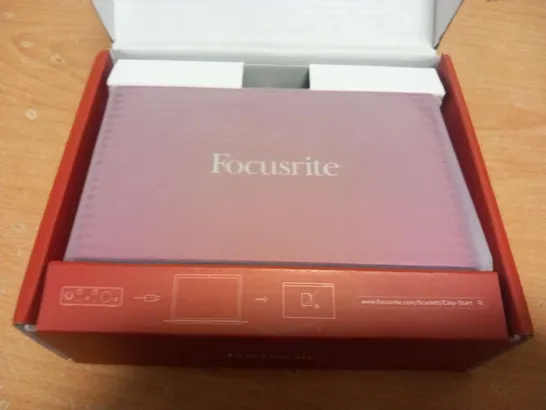 BOXED FOCUSRITE SCARLETT SOLO