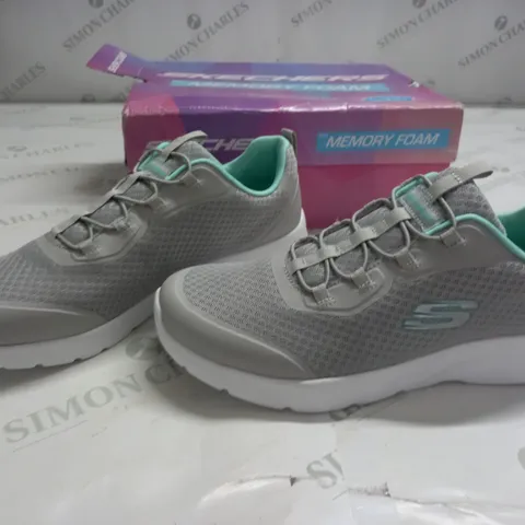 BOXED PAIR OF SKECHERS MEMORY FOAM DYNAMIGHT2 TRAINERS IN GREY - 8 