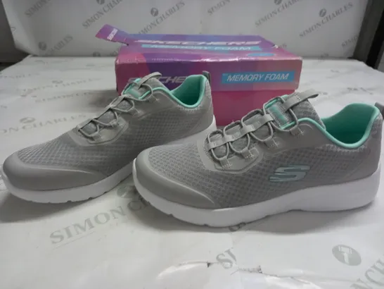 BOXED PAIR OF SKECHERS MEMORY FOAM DYNAMIGHT2 TRAINERS IN GREY - 8 