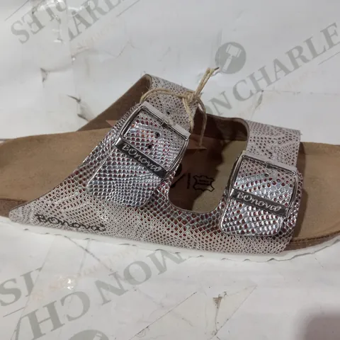 BOXED PAIR OF BONOVA SNAKE DOUBLE STRAP FOOTBED SANDALS IN SILVER EFFECT SNAKE SKIN PATTERN UK SIZE 8