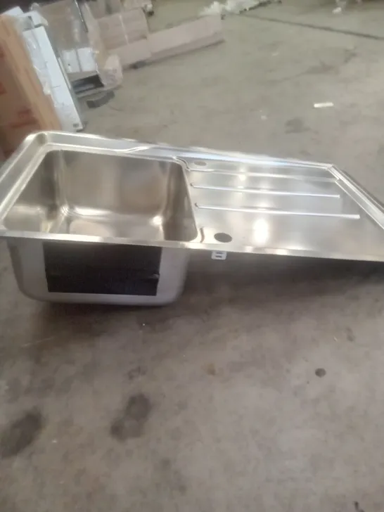 DOMESTIC STAINLESS STEEL KITCHEN SINK 