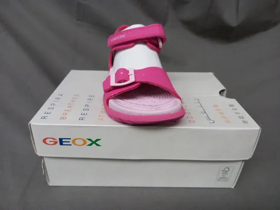 BOXED PAIR OF GEOX KIDS OPEN TOE SANDALS IN PINK UK SIZE 8.5