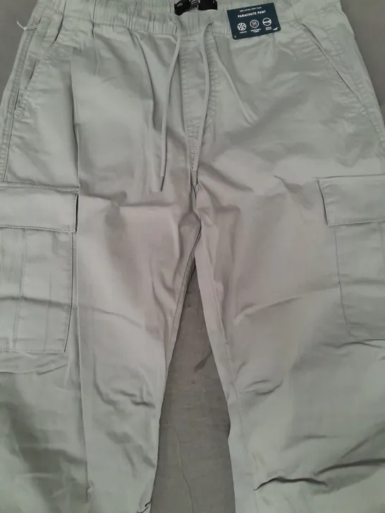 HOLLISTER PARACHUTE PANTS IN GREY SIZE LARGE