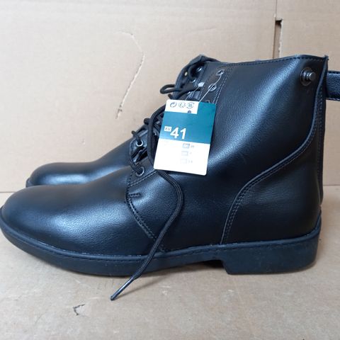 PAIR OF BOOTS (BLACK LEATHER), SIZE 41 EU