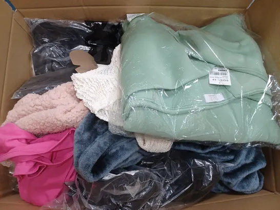 BOX OF APPROXIMATELY 30 ASSORTED CLOTHING ITEMS TO INCUDE - HAT , SOCKS , SHORT ETC