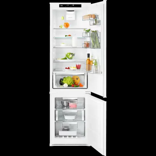 AEG INTEGRATED 70/30 FRIDGE FREEZER 207/60L Model SCE819E5TS RRP £975