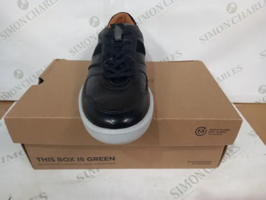 BOXED PAIR OF CLARKS CAMBRO RACE SHOES IN BLACK UK SIZE 9