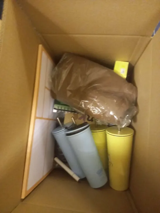 BOX OF APPROXIMATELY 15 ASSORTED HOUSEHOLD/CLOTHING ITEMS TO INCLUDE METAL CUPS, NOTEBOOKS, JEANS ETC