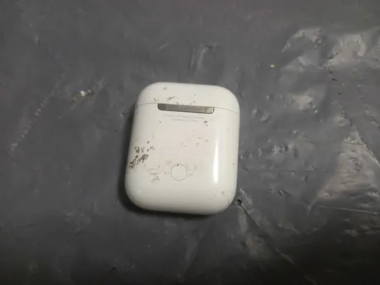 APPLE AIR PODS FIRST GENERATION IN WHITE 