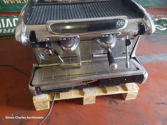 TRADITIONAL FAEMA EMBLEMA COFFEE MACHINE