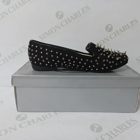 BOXED PAIR OF CASANDRA SLIP ON SHOES IN BLACK SIZE 4