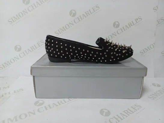 BOXED PAIR OF CASANDRA SLIP ON SHOES IN BLACK SIZE 4