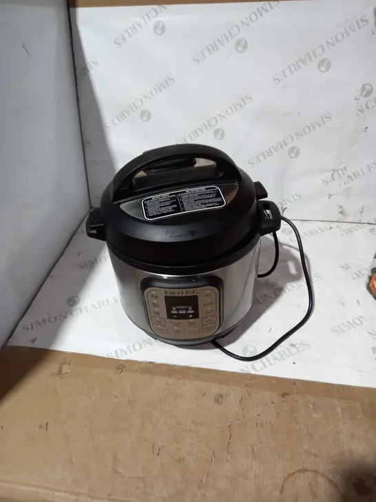 INSTANT POT DUO MINI PRESSURE COOKER