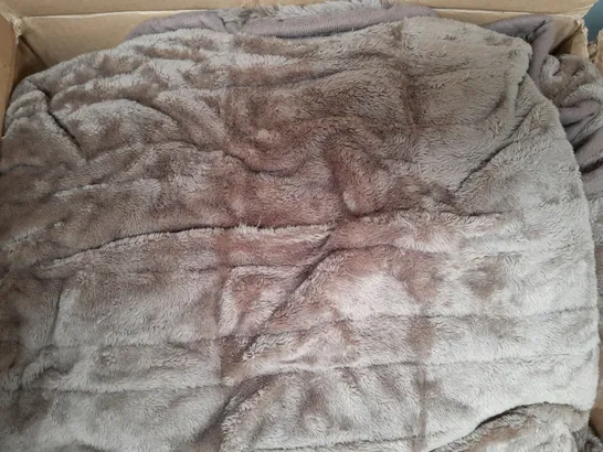 BOXED COZEE HOME VELVETSOFT HEATED THROW IN DARK TAUPE
