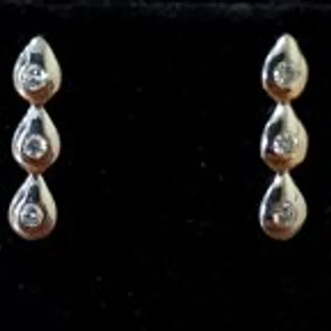 18CT WHITE GOLD DROP EARRINGS SET WITH NATURAL DIAMONDS